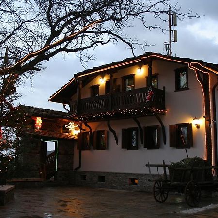 Hotel Шапкова Къща Delchevo Exterior foto